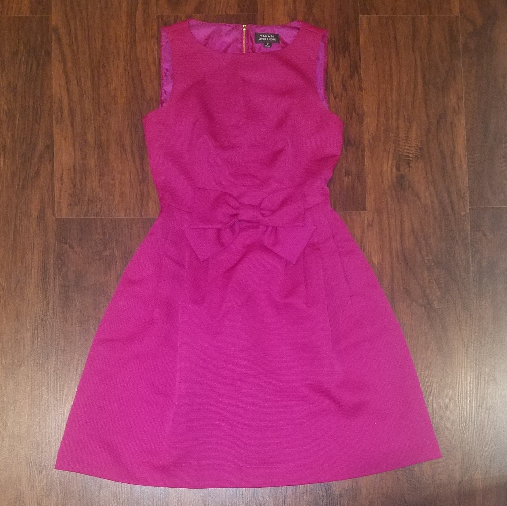 Tahari Size 2 Dress w/ Bow Detail and Pockets